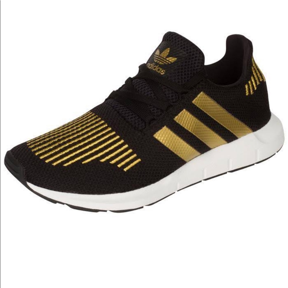 RARE Adidas swift run casual sneakers